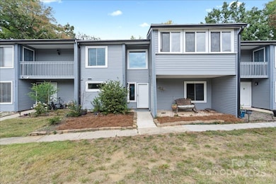 6610 Point Comfort Ln unit 103, Charlotte, NC 28226 - photo 2