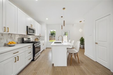 992 Marjorie St, Houston, TX 77088 - photo 4