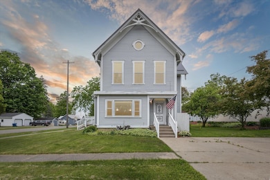 01-501-N-Lincoln-St-Stanton-MI-48888-Win