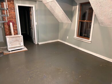 262 Main St unit 2, Manchester, NH 03102 - photo 4