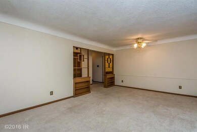 1237 Cummins Pkwy, Des Moines, IA 50311 - photo 4