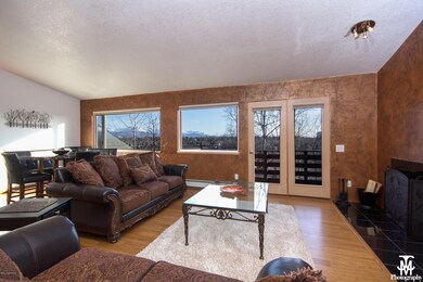 04. Living Area.jpg