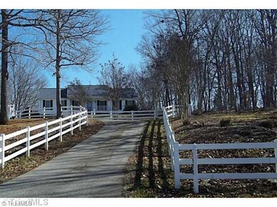 1532 Sylvan Woods Dr, Asheboro, NC 27205 - photo 2