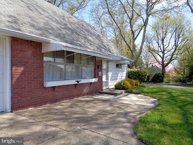 63 Rolling Ln, Levittown, PA 19055 - photo 3