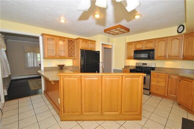 112 Arlington Cir, Wickliffe, OH 44092 - photo 6