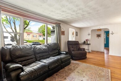 23 Greer St, Waltham, MA 02452 - photo 4