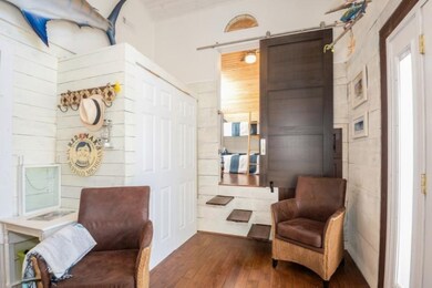 06_22SBarkerStreet_10001_FamilyRoomViewo