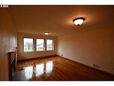 2534 W 10th St, the Dalles, OR 97058 - photo 5