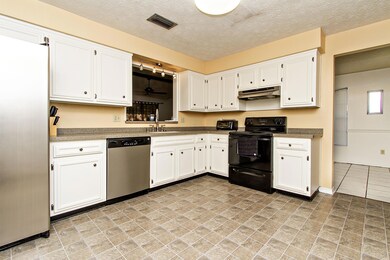 4615 Tara Woods Dr E, Jacksonville, FL 32210 - photo 3