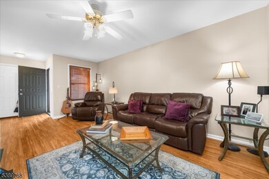 276 Spruce Ct, Flemington, NJ 08822 - photo 4