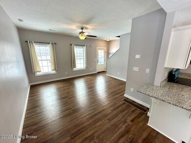 119RubyCt - Living Room 3