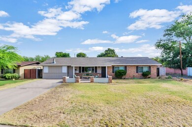 1116 E Myrtle Front