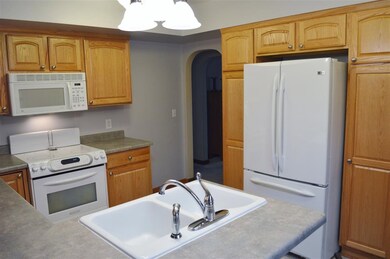 2131 N Myrtle St, Davenport, IA 52804 - photo 6