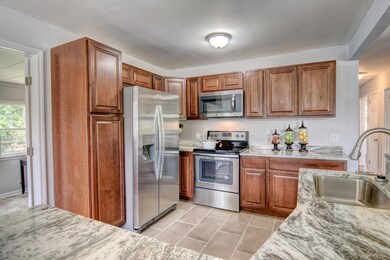 813 Barn St, Jacksonville, NC 28540 - photo 7