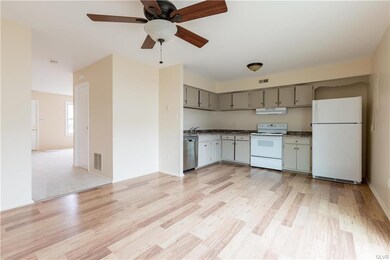 49 Eisenhower Cir, Whitehall, PA 18052 - photo 4