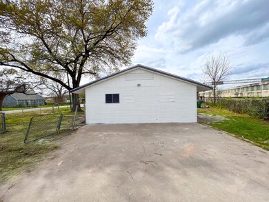 2423 Woodard St, Houston, TX 77026 - photo 5