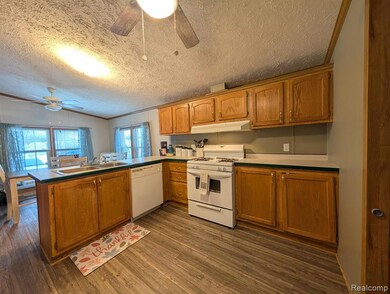 57 Ashley Cir, Swartz Creek, MI 48473 - photo 2