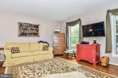 8502 Middle Run Dr, Springfield, VA 22153 - photo 3