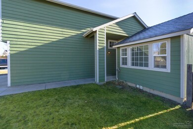 2954 SW Quartz Ave, Redmond, OR 97756 - photo 2