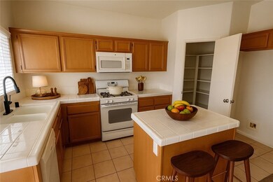 13661 Breckenridge Ln, Victorville, CA 92392 - photo 4