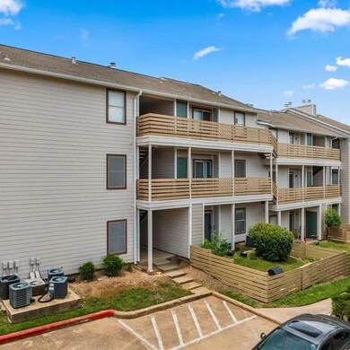 13005 Heinemann Dr unit 7-714, Austin, TX 78727 - photo 3