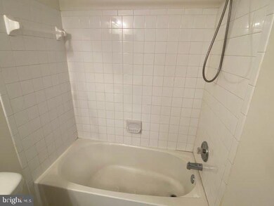 9827 Bayline Cir, Owings Mills, MD 21117 - photo 3