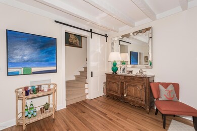 009-Living_Room-2071570-large