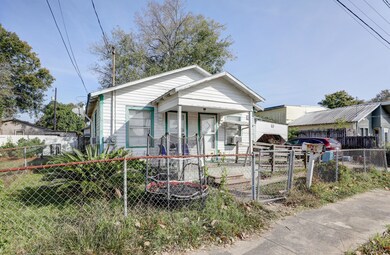 121 E Gilman St -4
