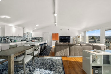 304 S 213th St, Des Moines, WA 98198 - photo 6