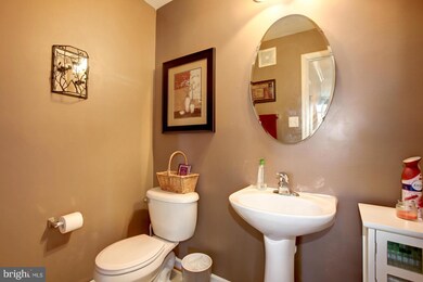 2709 Sheffield Hill Way unit 150, Woodbridge, VA 22191 - photo 3