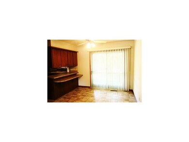Breakfast Bar. Large dining area and breakfst bar