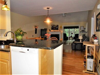 81 Country Squire Rd unit 81, Uxbridge, MA 01569 - photo 5