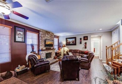 Spacious Living Room 