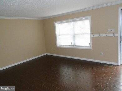 8609 Spring Creek Ct, Springfield, VA 22153 - photo 3