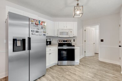 This kitchen has ample cabinet space and tons of natural light! 3431 Hardwood Dr Murfreesboro, TN 37129