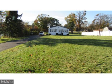 402 Maple Ave, Southampton, PA 18966 - photo 2