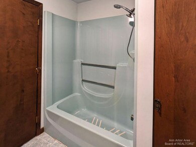 Tub side view upper level full bath #2