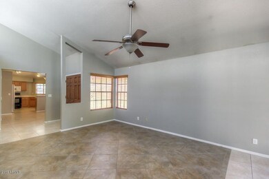Living Room (4)