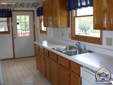 1534 SW Campbell Ave, Topeka, KS 66604 - photo 6