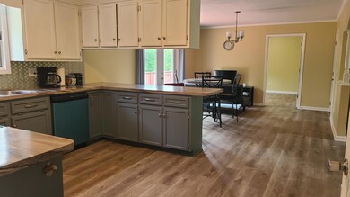 6 Kitchen & Dining Area