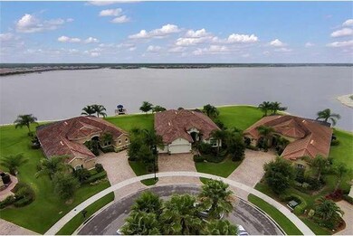 Cul De Sac Lot on Stone Lake