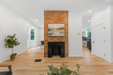 377 Alden Ave, Columbus, OH 43201 - photo 3