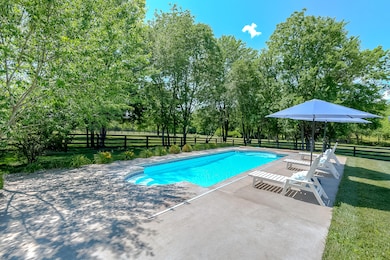 310 Cave Run Cir, Versailles, KY 40383 - photo 2