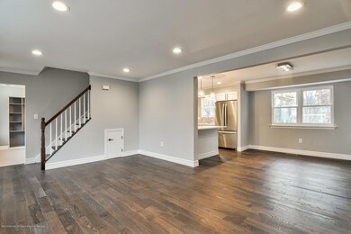 004_Living Room