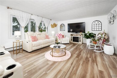 Living room spacious and with a brand new large ne