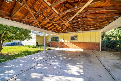 2722 Russell St-6