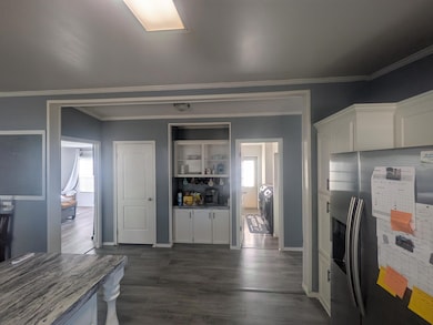 400 Nevada unit 400, Belleville, MI 48111 - photo 2