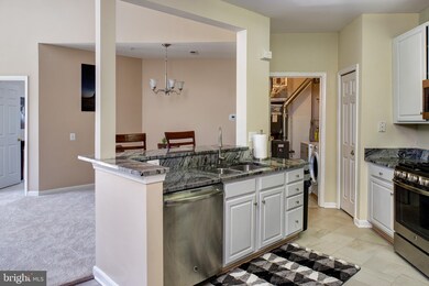 12481 Hayes Ct unit 301, Fairfax, VA 22033 - photo 6