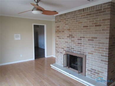 Family Room w/Fireplace