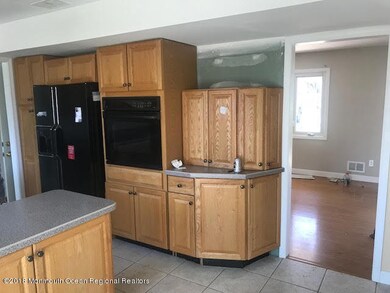 51 Calgary Cir, Morganville, NJ 07751 - photo 3